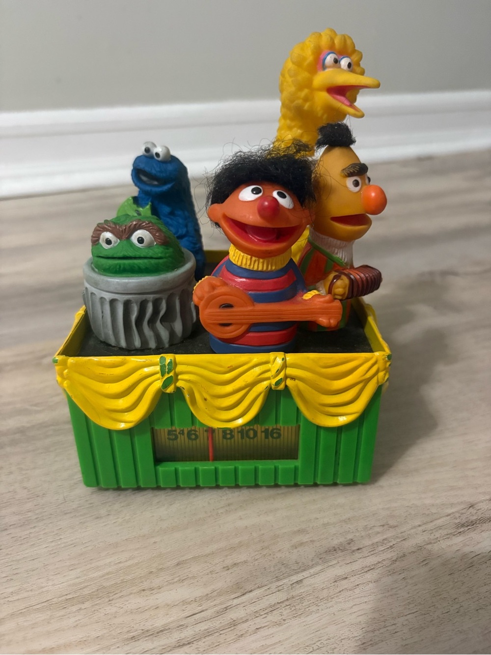 1976 Sesame Street Vintage Nite-Lite AM Radio Big Bird Bert Ernie Oscar